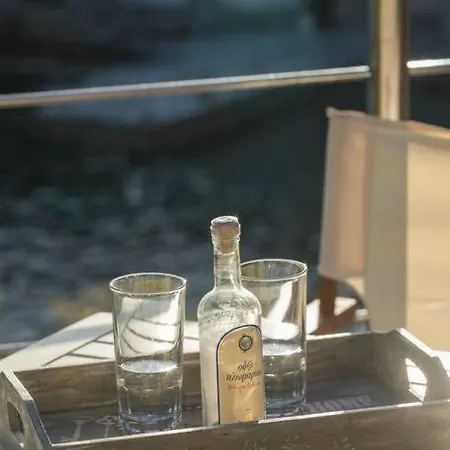 Vasiliki's Front And Pool ヴィラ ポルト・ヘリ