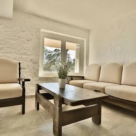 Vasiliki's Front And Pool ポルト・ヘリ