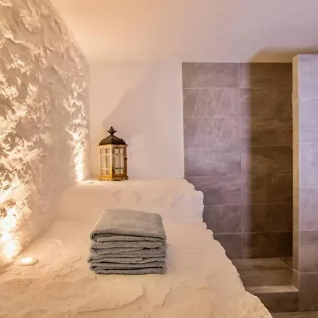 Vasiliki's Front And Pool * ポルト・ヘリ