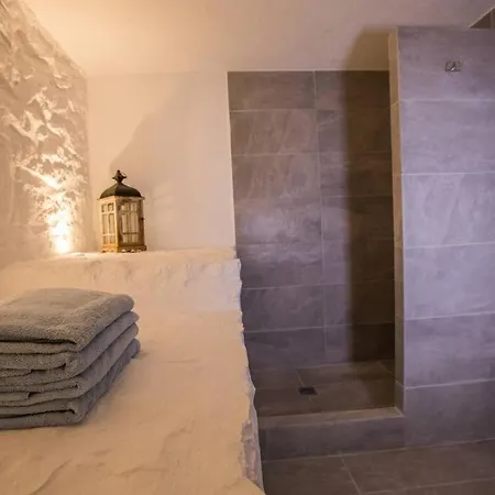 ヴィラ Vasiliki's Front And Pool