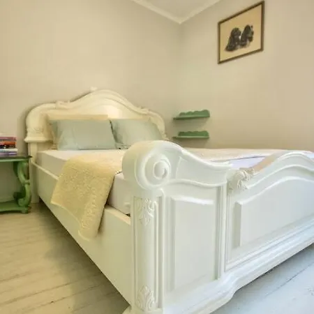 Vasiliki's Front And Pool ポルト・ヘリ