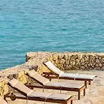Vasiliki's Front And Pool פורטו הלי