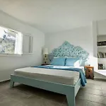 Vasiliki's Front And Pool * פורטו הלי
