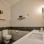 Vasiliki's Front And Pool פורטו הלי