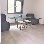 Vasiliki's Front And Pool * פורטו הלי