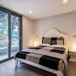 Vasiliki's Front And Pool بورتو خيلي