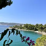 فيلة Vasiliki's Front And Pool *