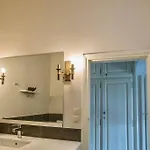 Vasiliki's Front And Pool פורטו הלי