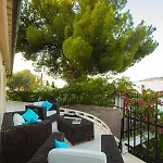 Vasiliki's Front And Pool וילה