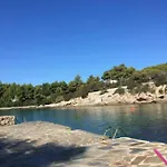 Vasiliki's Front And Pool * بورتو خيلي