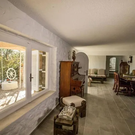 Vasiliki's Front And Pool Willa