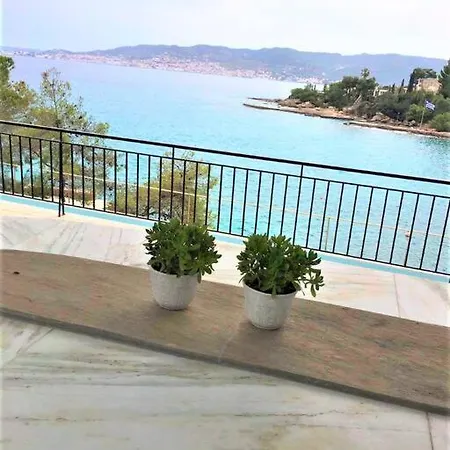 Vasiliki's Front And Pool 포르토헬리