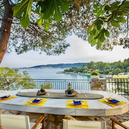 Vasiliki's Front And Pool 빌라 *