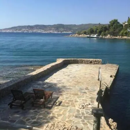 Vasiliki's Front And Pool Vila