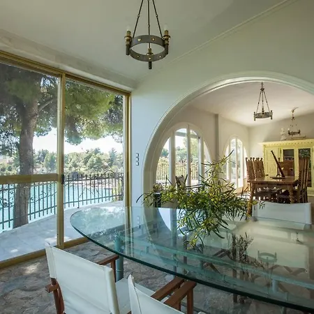 Vasiliki's Front And Pool Villa *