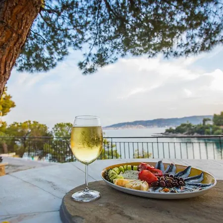 Vasiliki's Front And Pool Villa