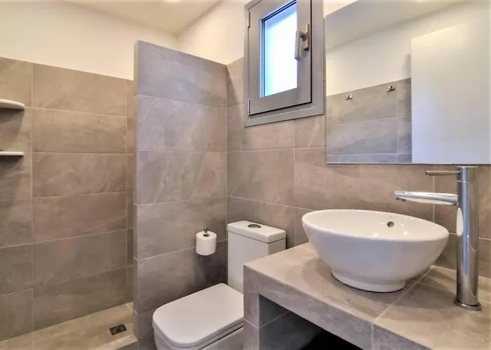 Vasiliki's Front And Pool Vila