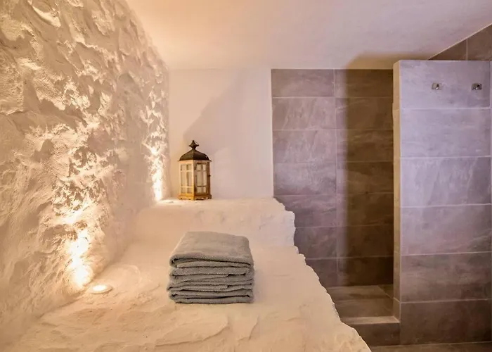 Vasiliki's Front And Pool * Πόρτο Χέλι