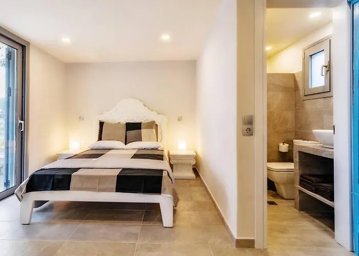 Vasiliki's Front And Pool Vila *