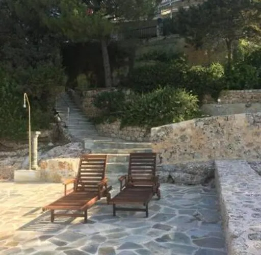 Vasiliki's Front And Pool Πόρτο Χέλι