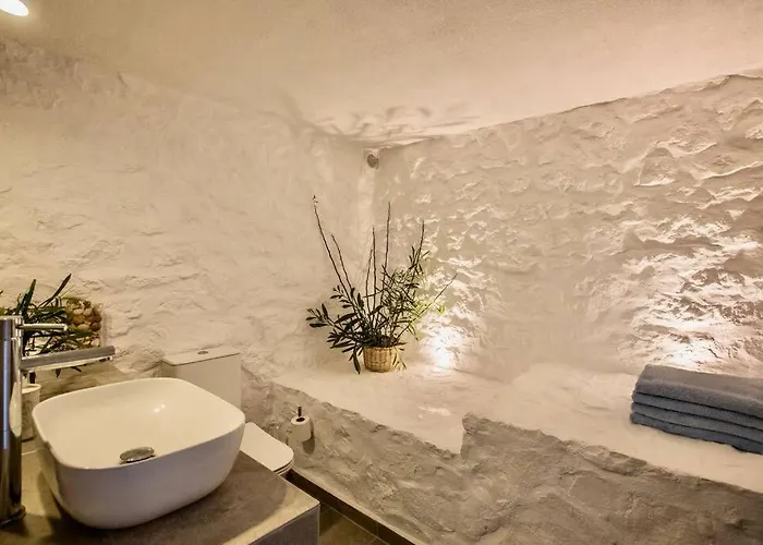 Vasiliki's Front And Pool Πόρτο Χέλι