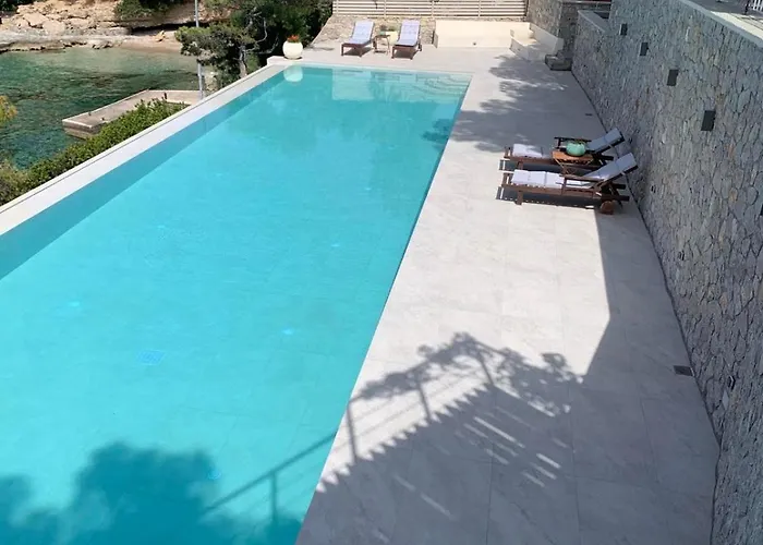 Vila Vasiliki's Front And Pool